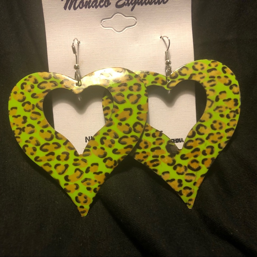 ••••
LT & DRK GREEN & BLACK LEOPARD PRINT EARRINGS